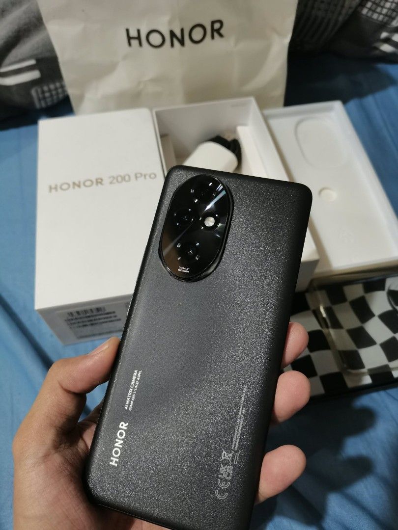 Honor 200 pro 512gb (Category: Android Others) located in Quezon City. Submitted by nitr4m_07 (Listing ID 1467385818, Image 2). Description: For sale Honor 200 pro 12+12gb ram 512gb rom Snapdragon 8s Gen 3 5200mah battery capacity 100watts charging 50x zoom camera No issues Casemarks only With Box , 100 watts orig charger , cases , paper bag Pwede swap sa mababa add kayo Quezon City.