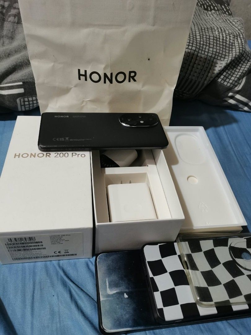 Honor 200 pro 512gb (Category: Android Others) located in Quezon City. Submitted by nitr4m_07 (Listing ID 1467385818, Image 1). Description: For sale Honor 200 pro 12+12gb ram 512gb rom Snapdragon 8s Gen 3 5200mah battery capacity 100watts charging 50x zoom camera No issues Casemarks only With Box , 100 watts orig charger , cases , paper bag Pwede swap sa mababa add kayo Quezon City.