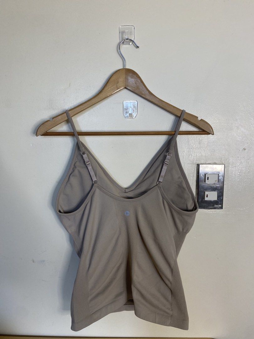 Hq compression top M/l sale37 (Category: Sleeveless) located in Baguio. Submitted by buyforless_2600 (Listing ID 1467412963, Image 2). Description: .