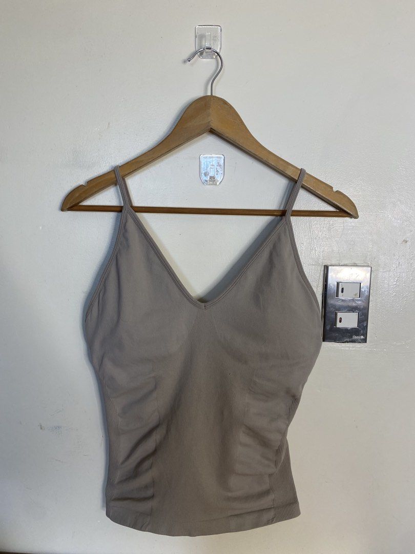 Hq compression top M/l sale37 (Category: Sleeveless) located in Baguio. Submitted by buyforless_2600 (Listing ID 1467412963, Image 1). Description: .