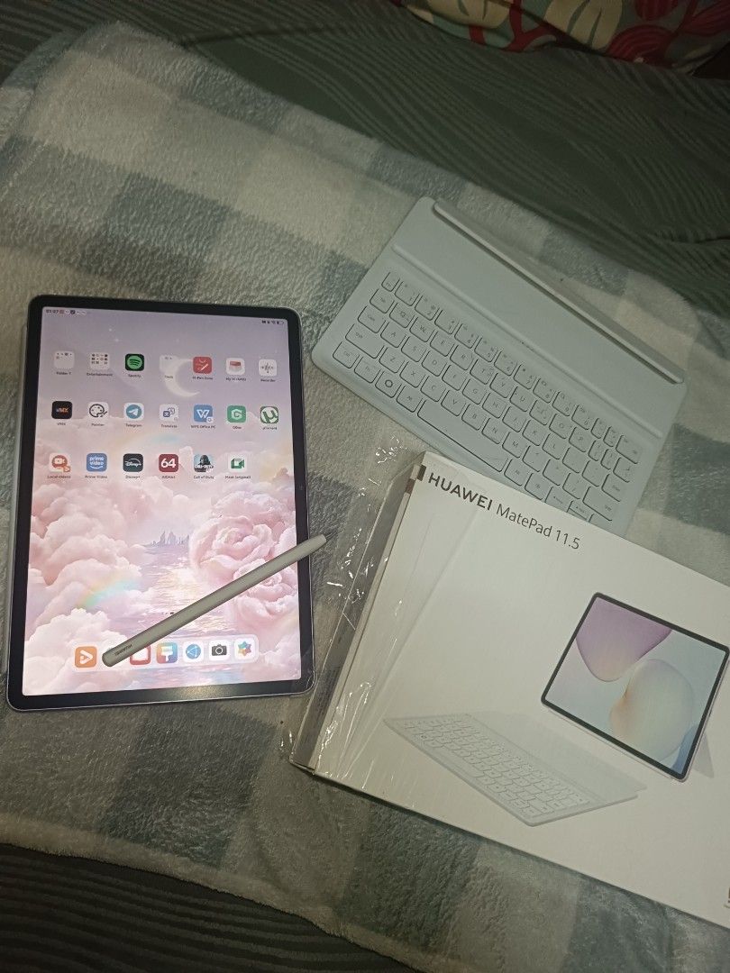 Huawei Mate Pad 11.5 (Category: Android) located in Mandaluyong City. Submitted by jokercruz128859 (Listing ID 1467408290, Image 1). Description: first owned . bought last Sept2025 no issue . i guarantee bnew condition what you see . what you get willing to deliver personally. just add for my transportation costs. mandaluyong .