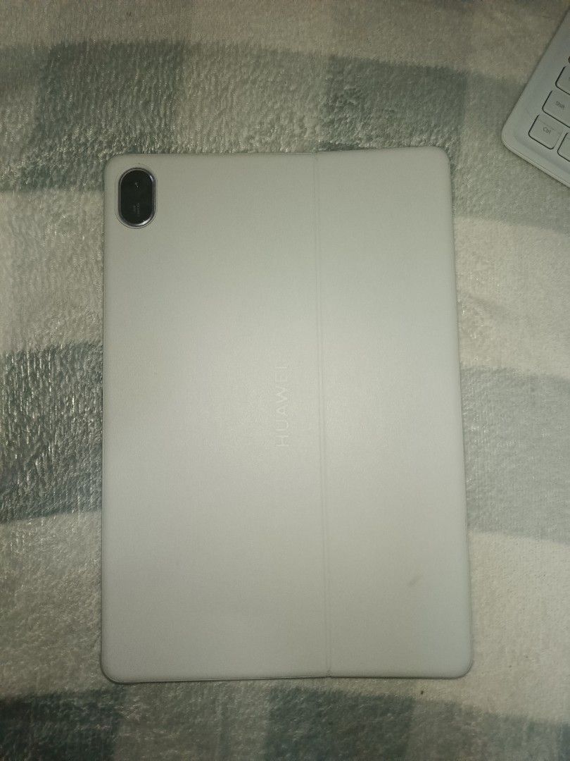Huawei Mate Pad 11.5 (Category: Android) located in Mandaluyong City. Submitted by jokercruz128859 (Listing ID 1467408290, Image 2). Description: first owned . bought last Sept2025 no issue . i guarantee bnew condition what you see . what you get willing to deliver personally. just add for my transportation costs. mandaluyong .