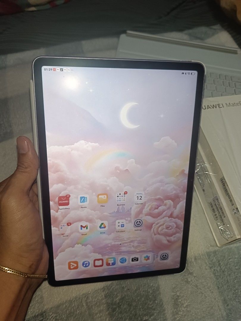 Huawei Mate Pad 11.5 (Category: Android) located in Mandaluyong City. Submitted by jokercruz128859 (Listing ID 1467408290, Image 3). Description: first owned . bought last Sept2025 no issue . i guarantee bnew condition what you see . what you get willing to deliver personally. just add for my transportation costs. mandaluyong .