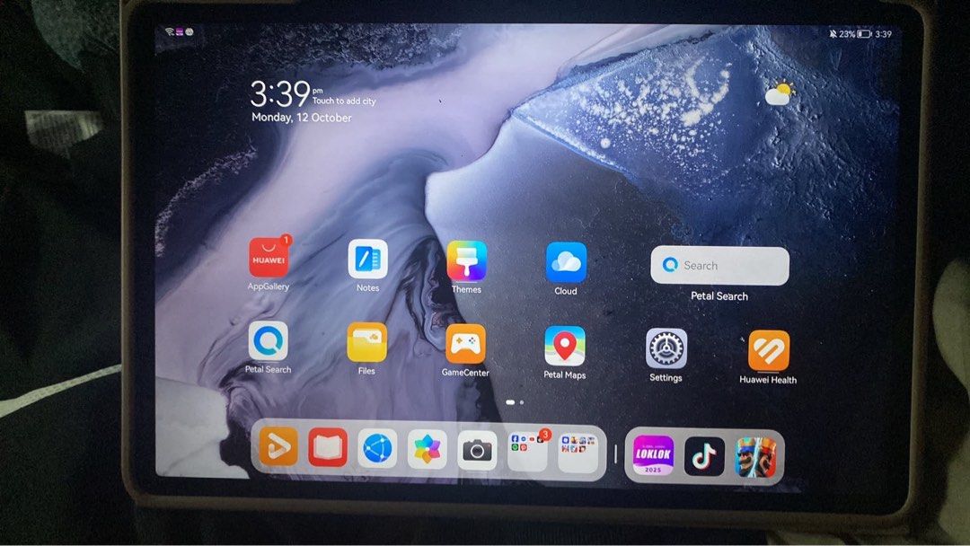 HUAWEI MATEPAD SE 11' (Category: Android) located in Quezon City. Submitted by eemszn (Listing ID 1467474214, Image 2). Description: FOR SALE: HUAWEI MatePad SE 11" - 8GB / 128GB complete inclusion: box, original cable, adapter, case, tablet pouch, and pen 6.5k fix price Specs: Model: AGS6-W09 Display: 11" FHD+ 1920x1200 RAM: 8.0GB / ROM: 128GB Processor: Kirin 710A with GPU Turbo OS: HarmonyOS 2.0 Battery: 7700mAh Condition: No issue, makinis, g