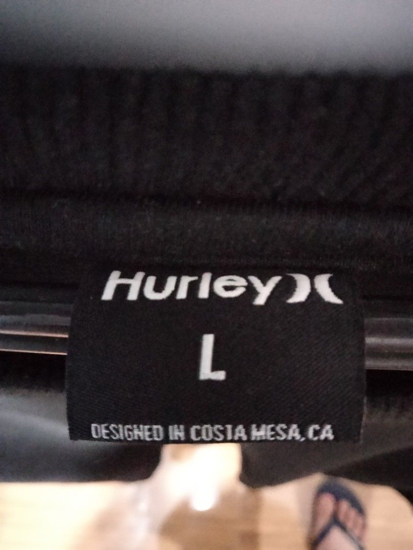 Hurley Black Long Sleeve Sweatshirt Size L (Category: Coats, Jackets and Outerwear) located in Manila. Submitted by charliejak79601 (Listing ID 1467448663, Image 3). Description: -❗SECOND HAND HURLEY❗ ❗₱650 ❗ ❗LOC: TAGUIG ❗ ❗GCASH OR CASH ( PAYMENT FIRST )❗ Brand: Hurley - Color: Black - Size: Large - Design: Small chest logo & large.