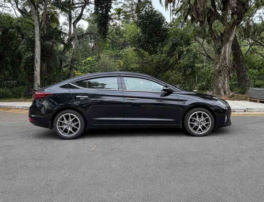 Hyundai Avante 1.6 'S' (A) (Category: Used Cars) located in Singapore. Submitted by carousell_certified_partners (Listing ID 1467534344, Image 3). Description: S model with Keyless, Rear Aircon etc. Upgraded rims, tastefully matches its striking black paintwork. Highly sought after yet rare fierce sporty black. Unit still in excellent condition. As reliable as any of its competing mainstream Japanese sedans. With sportier and sleeker look. Don't 