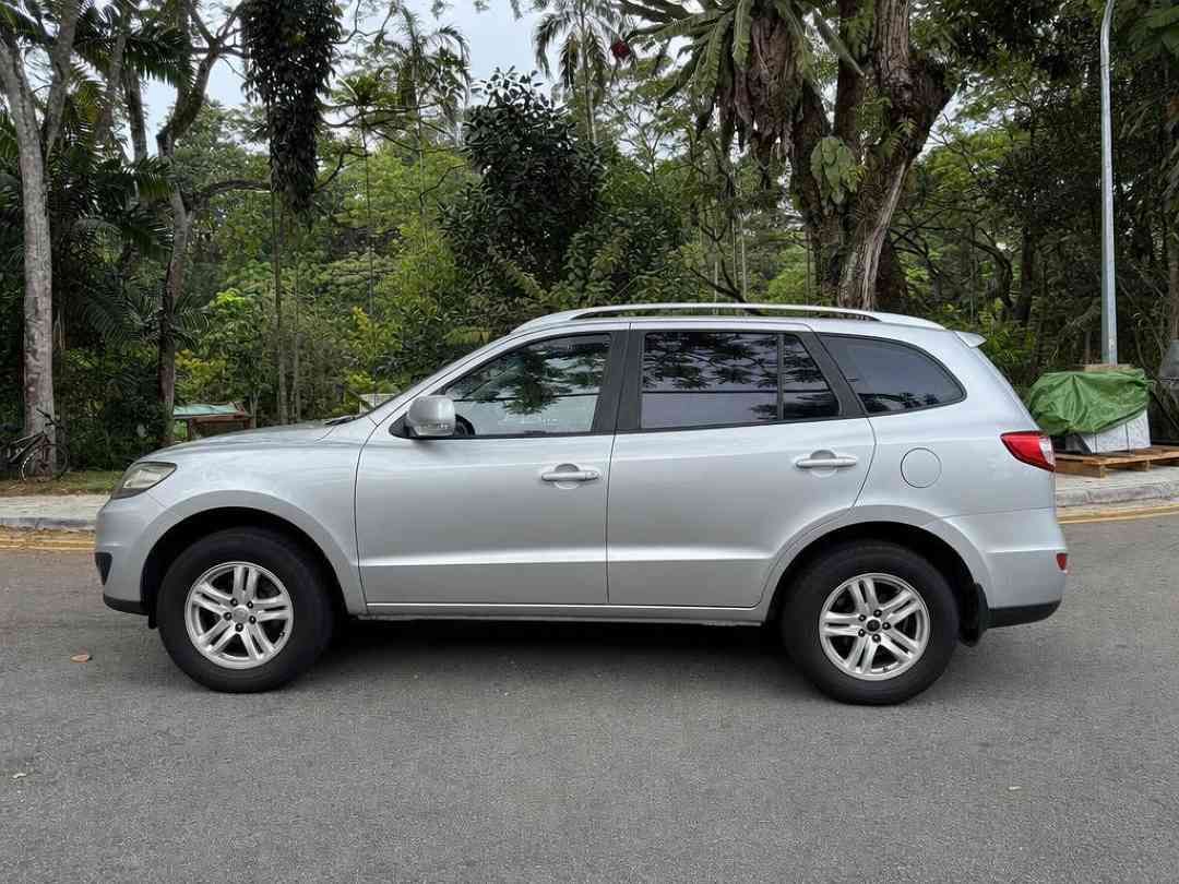 Hyundai Santa Fe 2.4 GLS (A) (Category: Used Cars) located in Singapore. Submitted by carousell_certified_partners (Listing ID 1467532278, Image 3). Description: Well-maintained Condition! Comfortable and practical SUV experience. Spacious cabin with generous boot space. Regularly serviced & Ready to Go Condition. Flexible bank & in-house loan available! Trade in Available! Call to make appointment now! Features: 2.4L petrol engine with automatic
