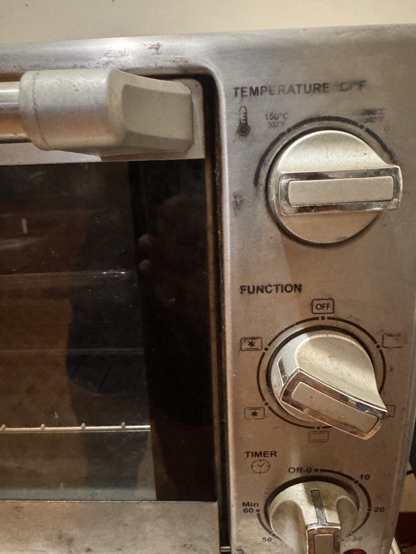 Imarflex 21 Liters Convection Oven (Category: Ovens & Toasters) located in Quezon City. Submitted by celestine1023 (Listing ID 1467447033, Image 2). Description: Bought 2021 21 Liters Free: Omega houseware Rectangular Bakedish With stains Well used With box - box is no longer in good condition RFS: need funds 📍Marikina.