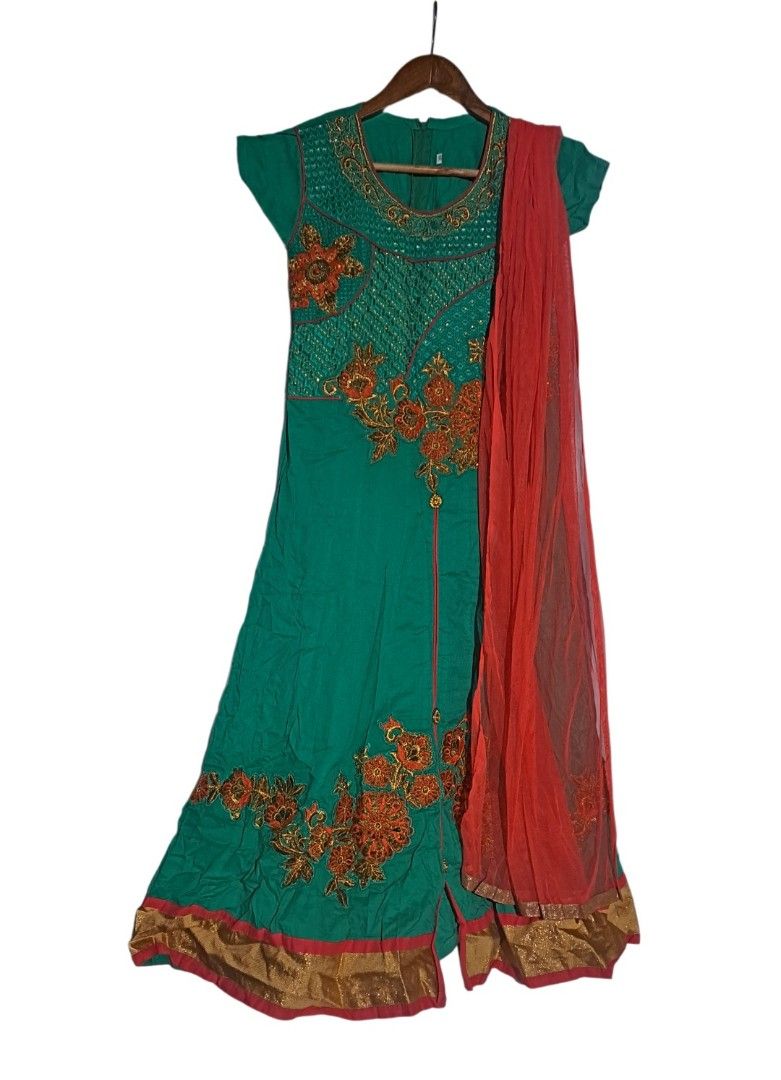 Indian kurta set (Category: Traditional & Ethnic wear) located in Batangas. Submitted by yanaspreloved1 (Listing ID 1467387973, Image 1). Description: Dimes 38x47 .