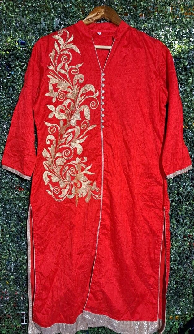Indian kurti (Category: Traditional & Ethnic wear) located in Batangas. Submitted by yanaspreloved1 (Listing ID 1467384310, Image 1). Description: Dimes 44x43 .
