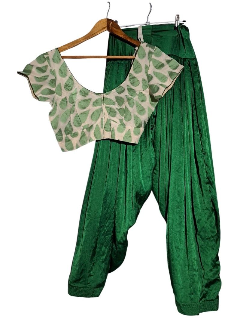 Indian wear (Category: Traditional & Ethnic wear) located in Batangas. Submitted by yanaspreloved1 (Listing ID 1467594525, Image 1). Description: Top 30x15 Pants 30x40.