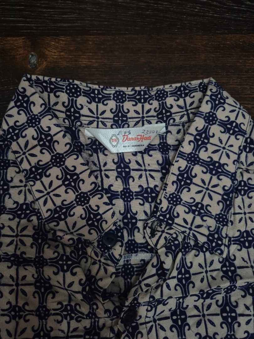 Indonesian Printed Cotton Polo (Category: Tshirts & Polo Shirts ) located in Santa Cruz. Submitted by deenem (Listing ID 1467366129, Image 3). Description: Like New😍👌 No flaws👌 Can fit L-XL Asian (Measurements laid flat in inches) Bust:23 Armhole:10.5 Lenght: 30.
