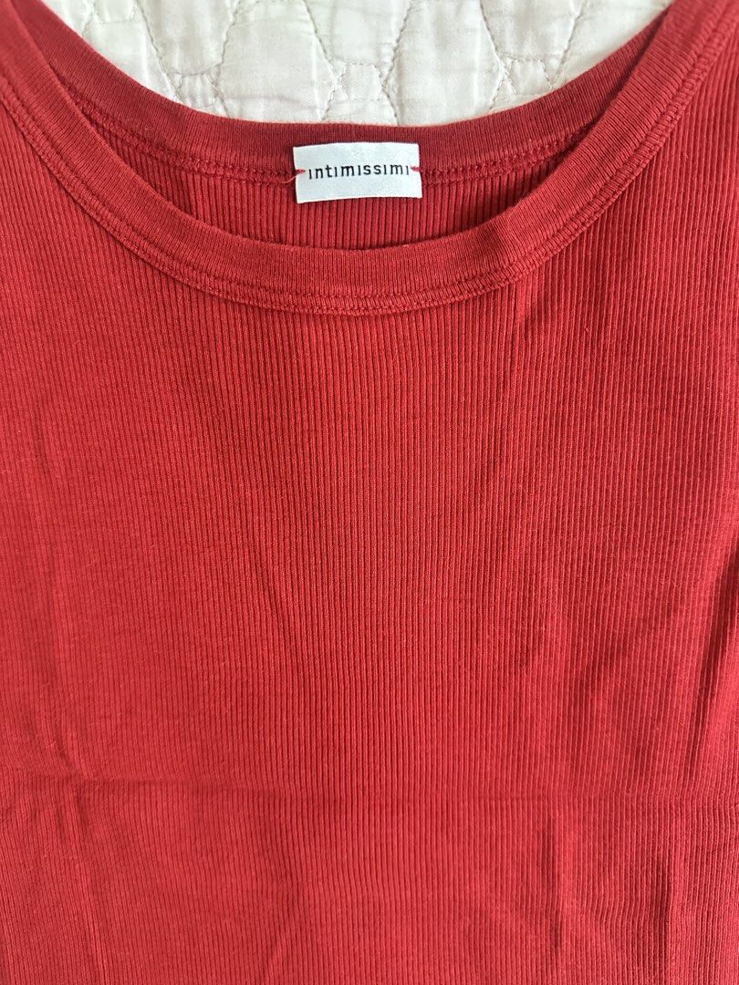 INTIMISSIMI RED RIBBED TANK TOP (Category: Sleeveless) located in Cagayan de Oro. Submitted by thelastzipper (Listing ID 1467438803, Image 3). Description: - Brand: Intimissimi - Color: Red - Style: Scoop neck, classic fit ribbed tank top - Material: Stretchy, comfortable cotton - Versatile basic for layering or everyday wear GCASH PAYMENT ONLY SHIPPING VIA J&T FROM CDO.