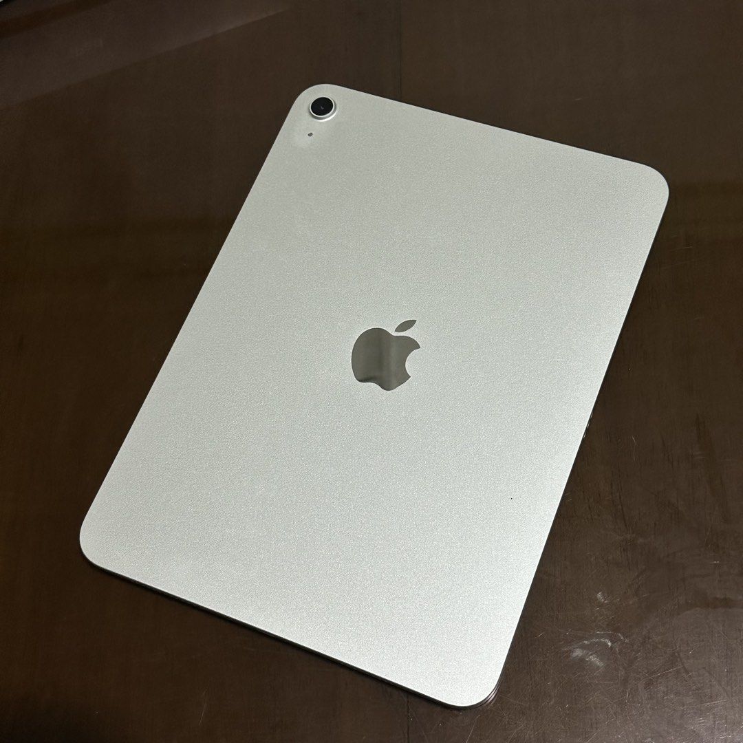 iPad 11th Gen (A16) 128gb (Category: iPad) located in Makati City. Submitted by dcdwine013 (Listing ID 1467369678, Image 2). Description: iPad 11th Gen (A16) 128gb Good as new condition No issues, all functions working No repair history, all original parts No any scratches or dents 94%battery health 134 cycle count Inclusions: unit,cord, original box, case & tempered (no adapter) Makati / Pasay (can do meetups).