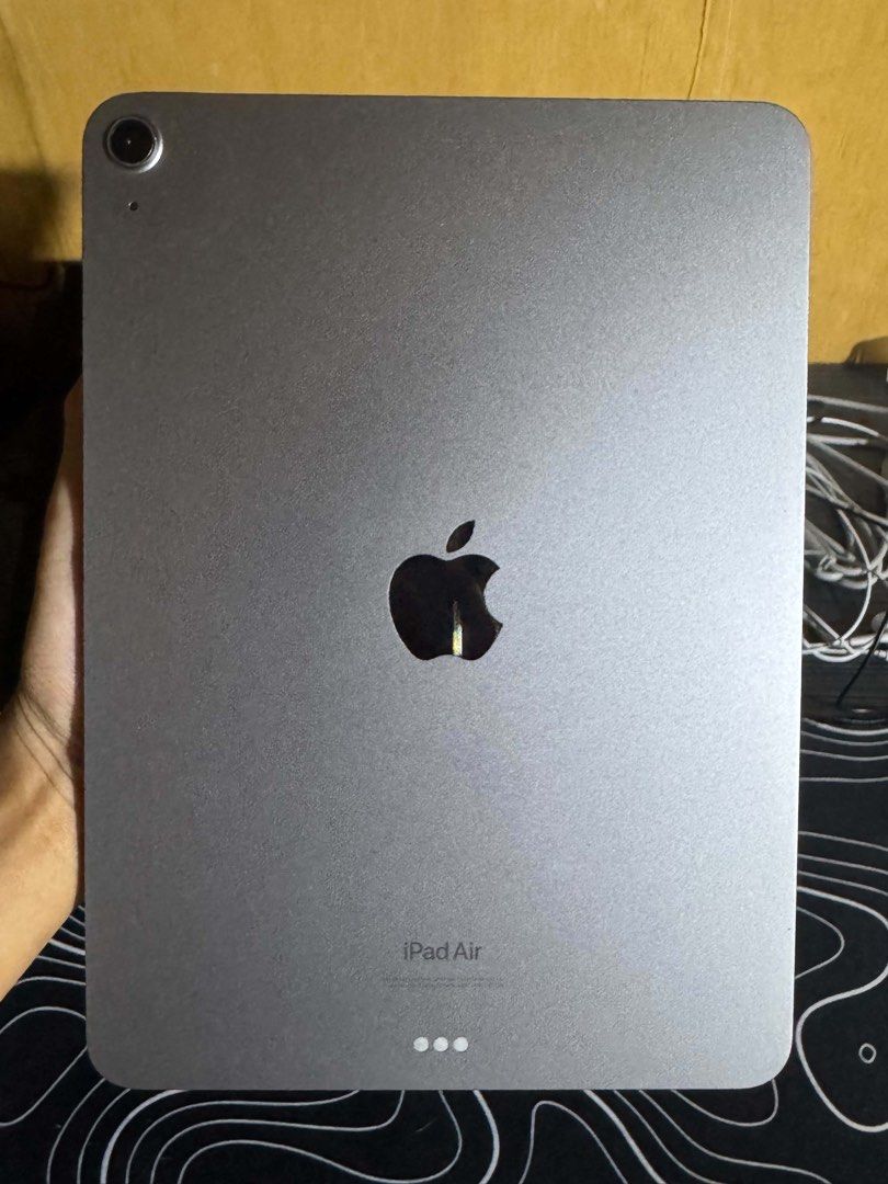 Ipad Air M2 11” (128gb) (Category: iPad) located in Manila. Submitted by maryy.ee (Listing ID 1467526669, Image 3). Description: Ipad Air M2 11” 128gb - wifi used 87% batt health Inclusions: unit itself orig cord multi-folding protective case paper-like screen protector goojodoq g11 plus pouch bag NO ISSUE NEGO PM, WAG LANG MASYADO MEETUP ONLY.