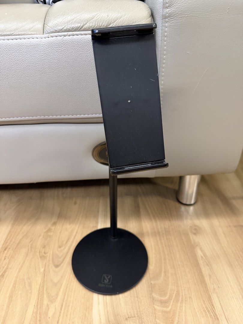 iPad stand （分類：電腦周邊產品）位於 Hong Kong。 由 royaltree.7c922c 提交（商品編號 1467510644，圖片 1）。簡介： iPad/ Phone stand 。