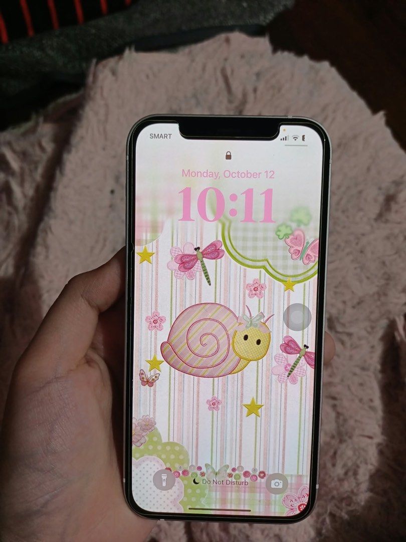 Iphone 12 128gb (Category: iPhone 12 Series) located in Manila. Submitted by _.clementine (Listing ID 1467559386, Image 2). Description: IPHONE 12 128GB FOR SALE! 🤍 PHP 7,500 - lady owned - makinis - 67% Battery Health (original) makunat pa - IOS version 18.5 - no SIM Restrictions - flash working - true tone & face ID working - all buttons working - no replacements - safe to reset or update honest issue : shakey camera and hindi nag fofocus yung