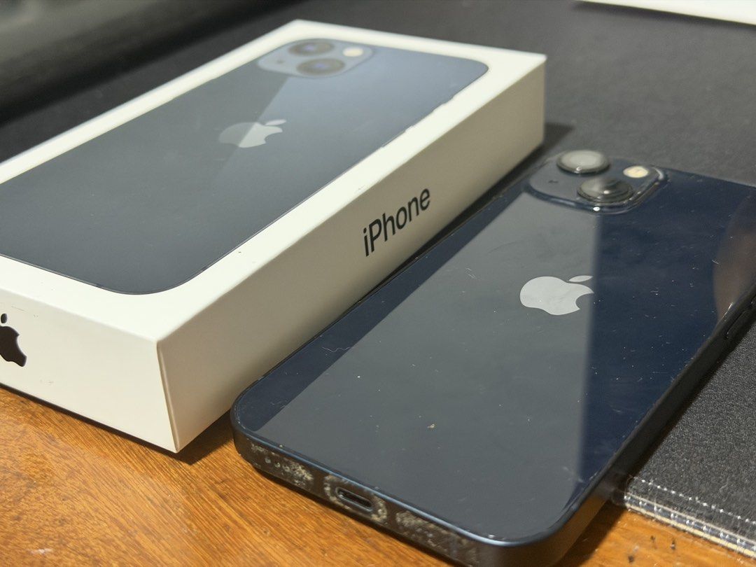iPhone 13 (Category: iPhone 13 Series) located in Paranaque City. Submitted by epicwater_cf0364 (Listing ID 1467470286, Image 3). Description: iphone 13 Midnight 128gb with clear case with complete cable and box.