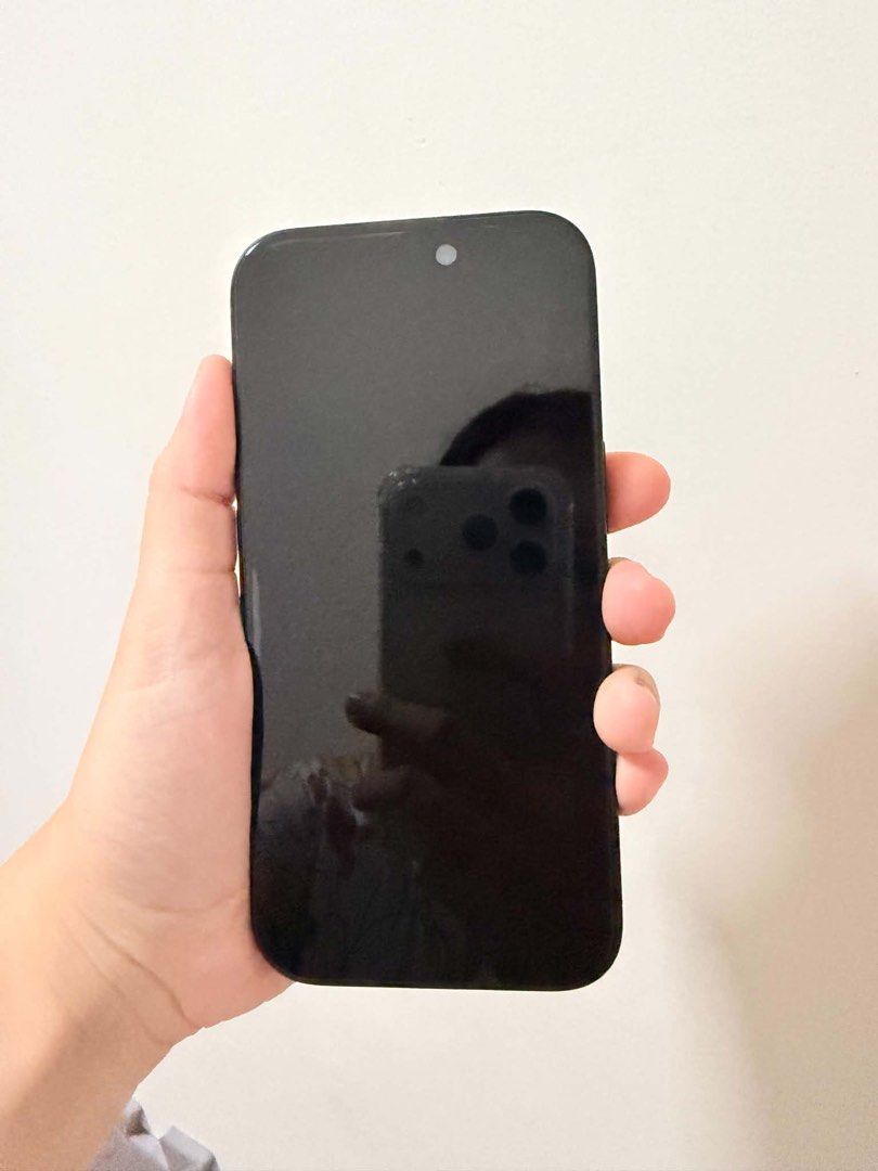 Iphone 15 256gb (Category: iPhone 15 Series) located in Navotas City. Submitted by lopezsophia (Listing ID 1467445062, Image 2). Description: Iphone 15 pro 256gb 85% Batt health Makinis. No dents Lady owned Bought last May 2025 Comes With Box With free cases! .