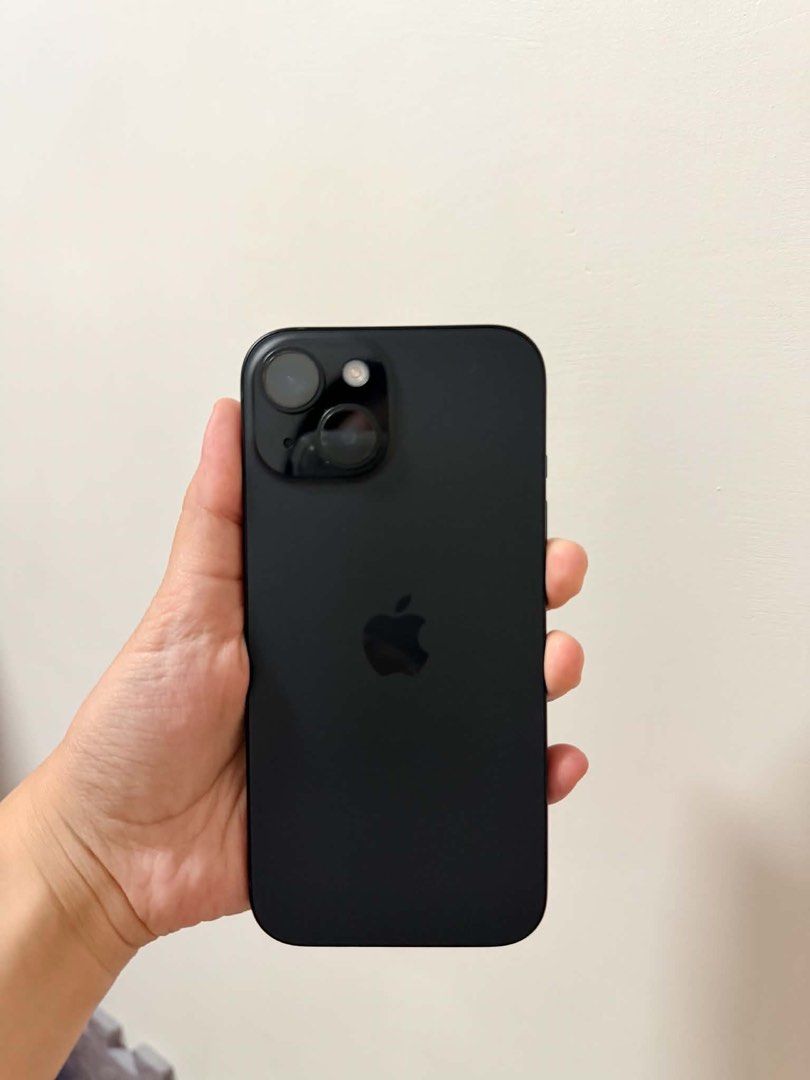 Iphone 15 256gb (Category: iPhone 15 Series) located in Navotas City. Submitted by lopezsophia (Listing ID 1467445062, Image 3). Description: Iphone 15 pro 256gb 85% Batt health Makinis. No dents Lady owned Bought last May 2025 Comes With Box With free cases! .