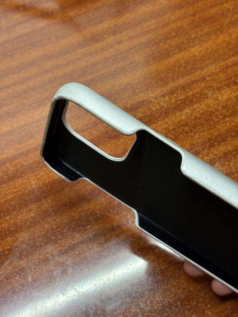 iPhone 15 Pro Max Puffer Case (Category: Cases & Sleeves) located in Quezon City. Submitted by jeff.declutters (Listing ID 1467367398, Image 2). Description: iPhone 15 Pro Max only ➜ Semi sides covered ➜ Duped Urban Sophistication Silver ➜ Minimal Flaws.