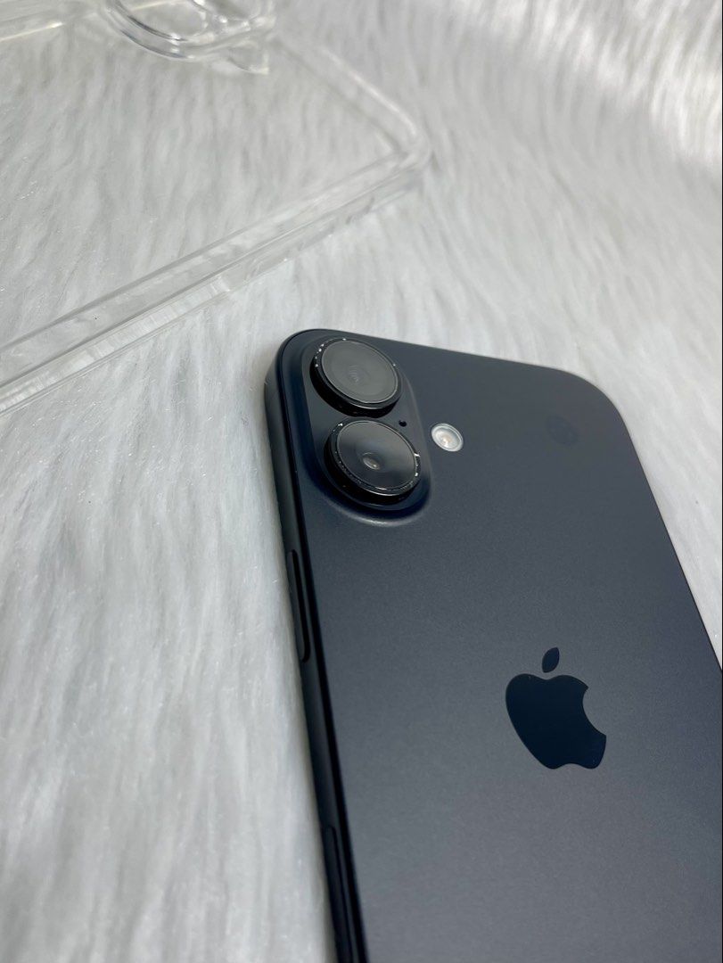 IPHONE 16 Black (Category: iPhone 16 Series) located in Manila. Submitted by miguelurba25644 (Listing ID 1467464857, Image 2). Description: No replacement and all original. QUICK SPECS: • Storage: 128gb • Battery/Health: 94% Original • Functions: Face ID & True Tone 100% working HONEST CONDITION: • minimal scratches INCLUSIONS: • Unit, Case, Original Cord PRICE: ₱34,100 📍 Meetup Locations: Manila 📦 LBC SHIPPING AVAILABLE (Nationwide) • Shipping