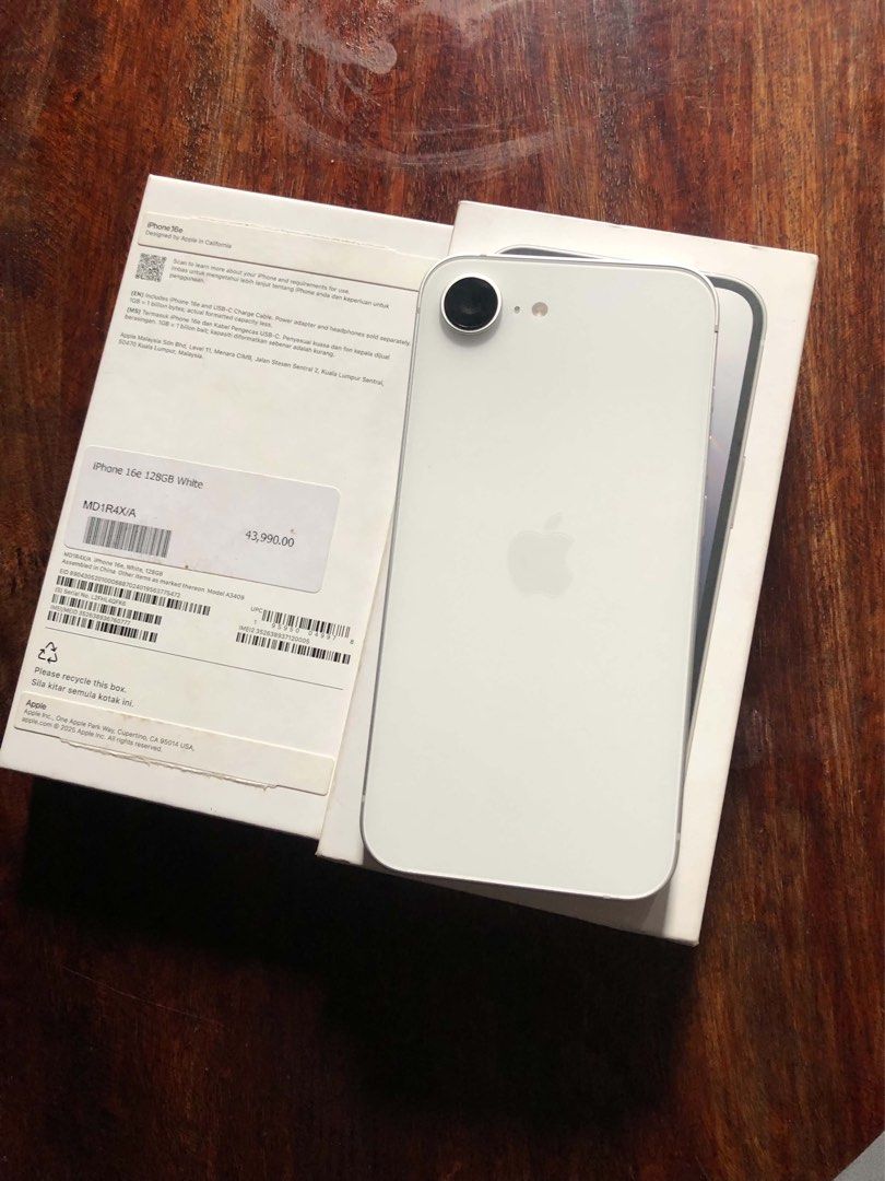iPhone 16e 128GB | 5 Months Old (Category: iPhone 16 Series) located in Santa Rosa. Submitted by emmiecorner (Listing ID 1467490911, Image 1). Description: Iphone 16e 128gb (5 months old) 26k * 98% battery health (258cc) * Face id working * Truetone working * Anysim (No sim restrictions) * All original parts * Unlireset/ Update · Very Pristine condition/ No dents · Powermac purchased 44k orig price · underwarranty til may 2 2027 (5 MONTHS OLD) In
