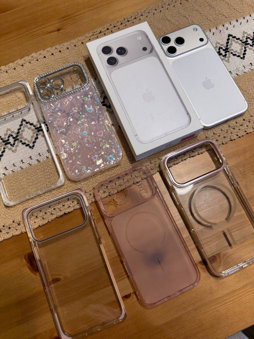 Iphone 17 pro max 256gb silver (Category: Cases & Sleeves) located in Taguig. Submitted by fioynnx (Listing ID 1467582996, Image 1). Description: For sale: Iphone 17 pro max 256gb silver Lady owned. Mas makinis pa sayo. 100% batt health. Naka tempered simula ginamit. Openline. With box case and unused usb cord di ko ginamit ung kasama sa box. Meet up only. 📍ayala malls manila bay or near okada Rfs: Upgrade.