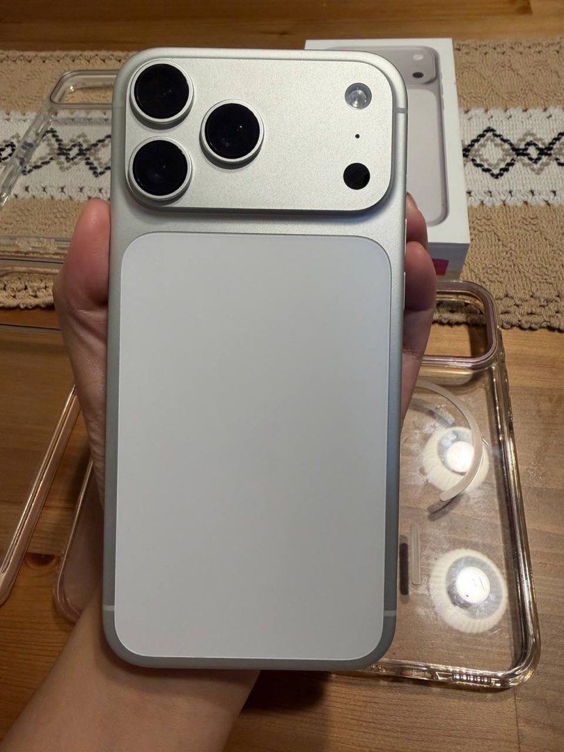 Iphone 17 pro max 256gb silver (Category: Cases & Sleeves) located in Taguig. Submitted by fioynnx (Listing ID 1467582996, Image 3). Description: For sale: Iphone 17 pro max 256gb silver Lady owned. Mas makinis pa sayo. 100% batt health. Naka tempered simula ginamit. Openline. With box case and unused usb cord di ko ginamit ung kasama sa box. Meet up only. 📍ayala malls manila bay or near okada Rfs: Upgrade.