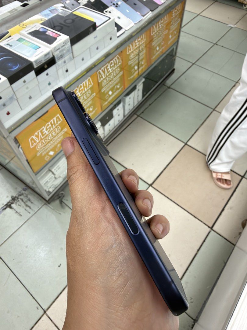 Iphone 17pro (Category: iPhone 17 Series) located in San Juan City. Submitted by ace_gadgethub (Listing ID 1467495607, Image 3). Description: Iphone 17pro 256gb Us variant( Sim lock ) wifi use only 100 Batt.