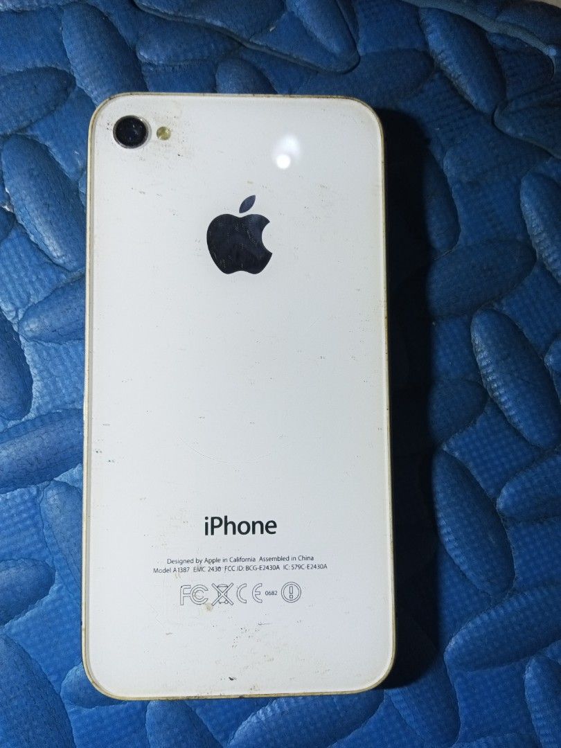 iphone 4 (Category: Others) located in Manila. Submitted by kchingx (Listing ID 1010115883, Image 2). Description: #carouswitch.