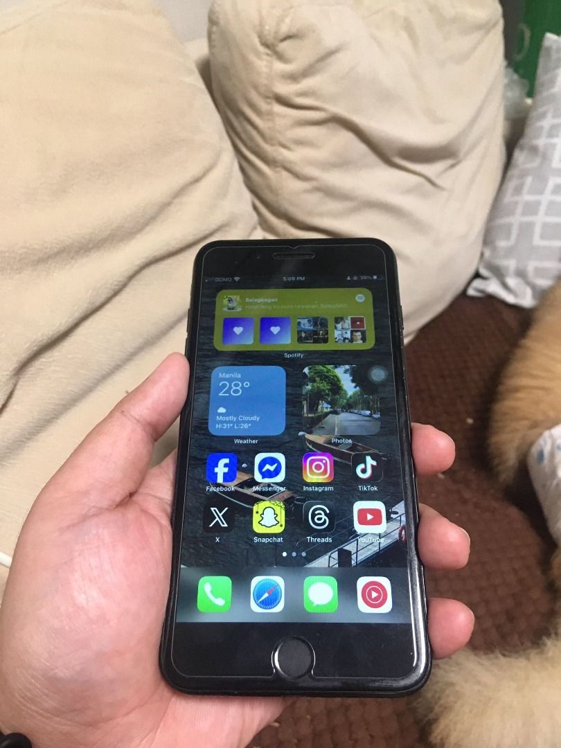Iphone 7 Plus 128gb (Matte Black) - Openline (Category: iPhone 7 Series) located in Pasig City. Submitted by cruzzanooo (Listing ID 1467514898, Image 2). Description: Mabilis at nagagamit ng maayos. Playable sa ML. Kakareplaced lang ng battery kaya sobrang tagal malowbat. Yoobao battery (original) Honest issue: Working home button but sensitive. 300 paayos ✅ Working finger print ✅ Replaced LCD Inclusions: - Unit - Orig Box - Cases (maraming case)