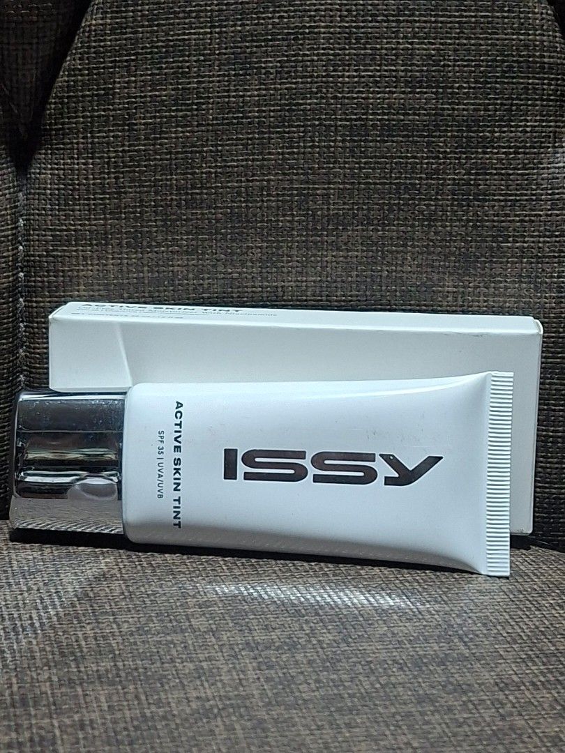 Issy Active Skin Tint SPF 35 Bisque (Category: Makeup) located in Makati City. Submitted by paudeclutters (Listing ID 1467445502, Image 2). Description: - Product: Issy Active Skin Tint - Shade: Bisque - Condition: used 2x, comes with original outer box 90%.