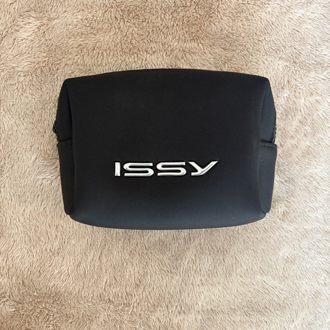 Issy Pillow Pouch (Category: Makeup) located in San Juan City. Submitted by _ands_ (Listing ID 1467464969, Image 1). Description: - Color: Phantom Black - Good as new; no flaws.