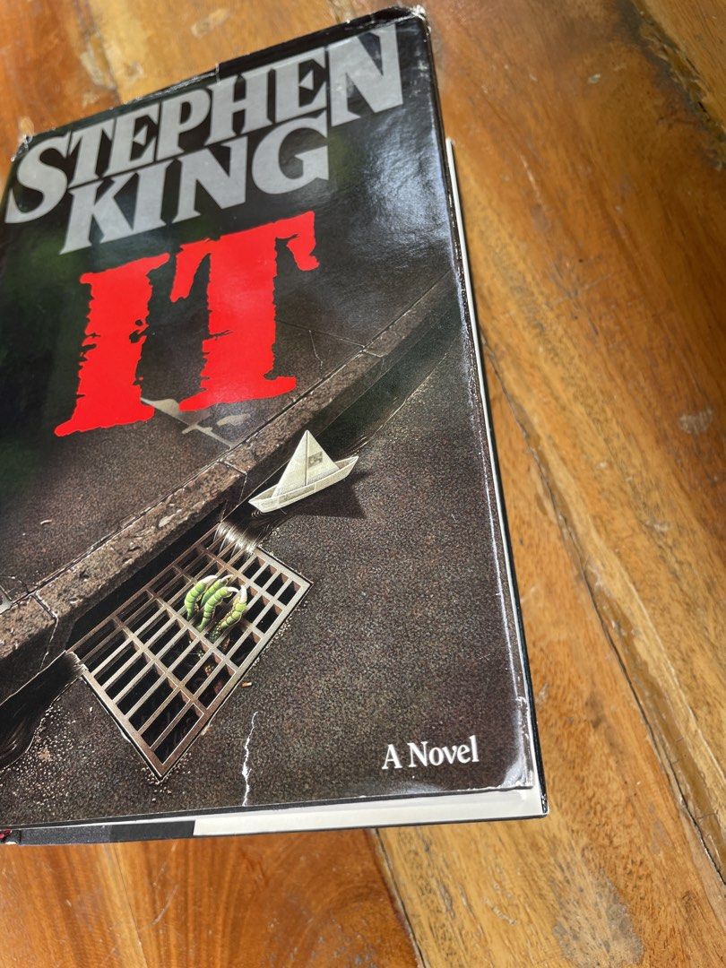 It Stephen King Hardcover (Category: Storybooks) located in Santo Tomas. Submitted by endymionbooks (Listing ID 1467425748, Image 3). Description: .