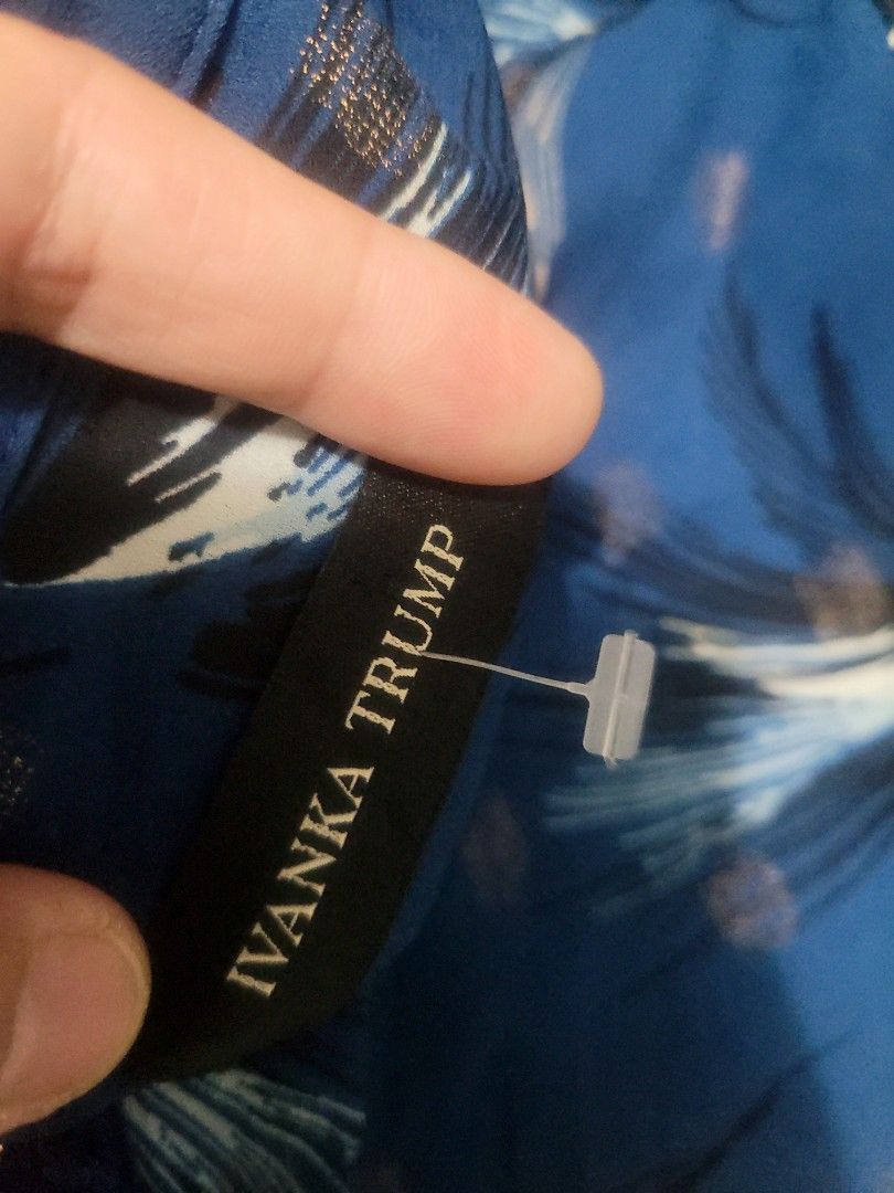 Ivanka Trump Tpp. As new (Category: Blouses) located in Los Banos. Submitted by lopecruz (Listing ID 1467462143, Image 2). Description: 19"armpit laid flat 24"length S-M no flaws like new.
