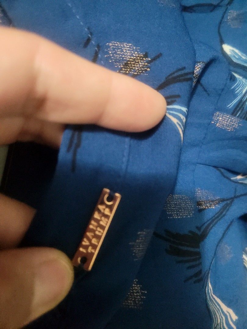 Ivanka Trump Tpp. As new (Category: Blouses) located in Los Banos. Submitted by lopecruz (Listing ID 1467462143, Image 3). Description: 19"armpit laid flat 24"length S-M no flaws like new.