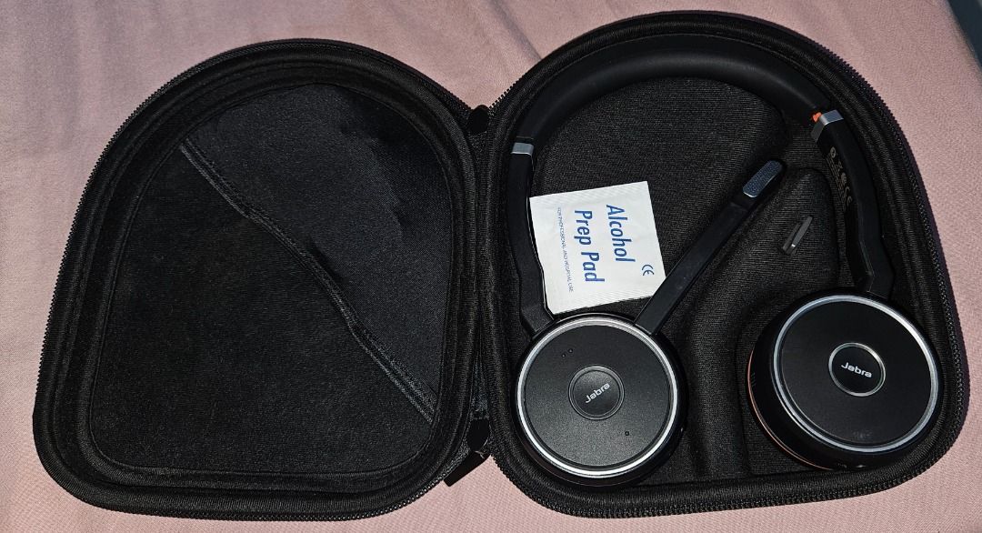 Jabra Evolve 75 Headset (Category: Headphones & Headsets) located in Cagayan de Oro. Submitted by declutterandgo (Listing ID 1467386611, Image 3). Description: Jabra Evolve 75 - lightly used 100% working Original Jabra Micro USB cable included newly replaced leatherette ear cover Inspected and sanitized with Active Noise Canceling (ANC) Excellent headset for Office & Work from home set up Jabra Evolve2 75 Grade B 100% working peeled off leatheret