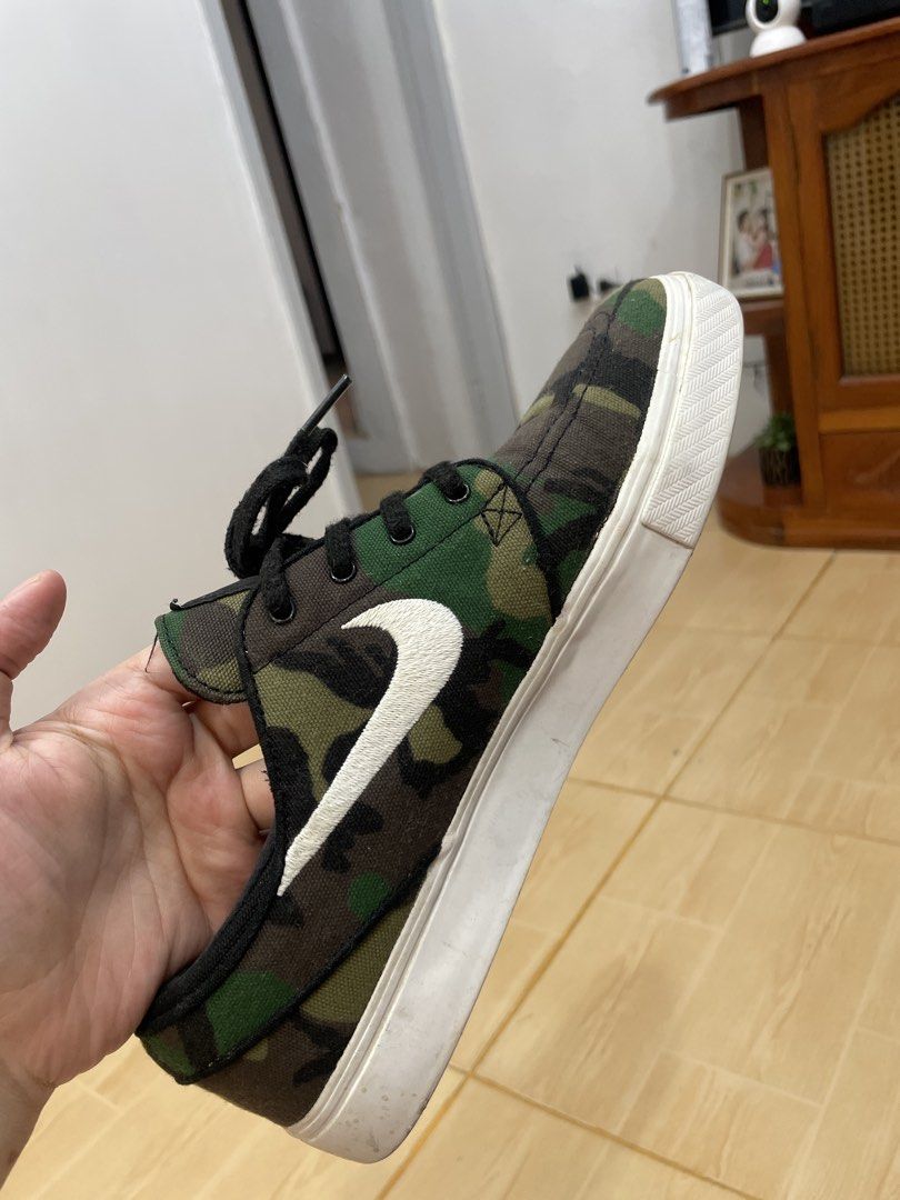 Janoski Camouflage (Category: Casual Shoes) located in Manila. Submitted by erissegrey25 (Listing ID 1467391562, Image 3). Description: Slighthly used, with no box. ORIGINAL Nike SB Stefan Janoski Camouflage Sneakers 🖤💚 A stylish skate-inspired sneaker featuring a classic camouflage print, a sleek low-top silhouette, and a durable design. Perfect for casual outfits, streetwear looks, and everyday styling. A timeless pair for sneaker lovers! 👟✨