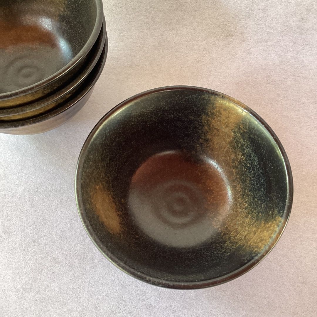 Japanese Bowl (Chawan / 茶碗) (Category: Vases & Decorative Bowls) located in Davao. Submitted by eclectic1925 (Listing ID 1467403402, Image 1). Description: Php150 each (4 available) Japanese Bowl (Chawan / 茶碗) H: 3.2 inches L: 6 inches Please REVIEW PHOTOS We use 100% repurposed packaging materials SF starts at Php70 via Flash Express First to pay.