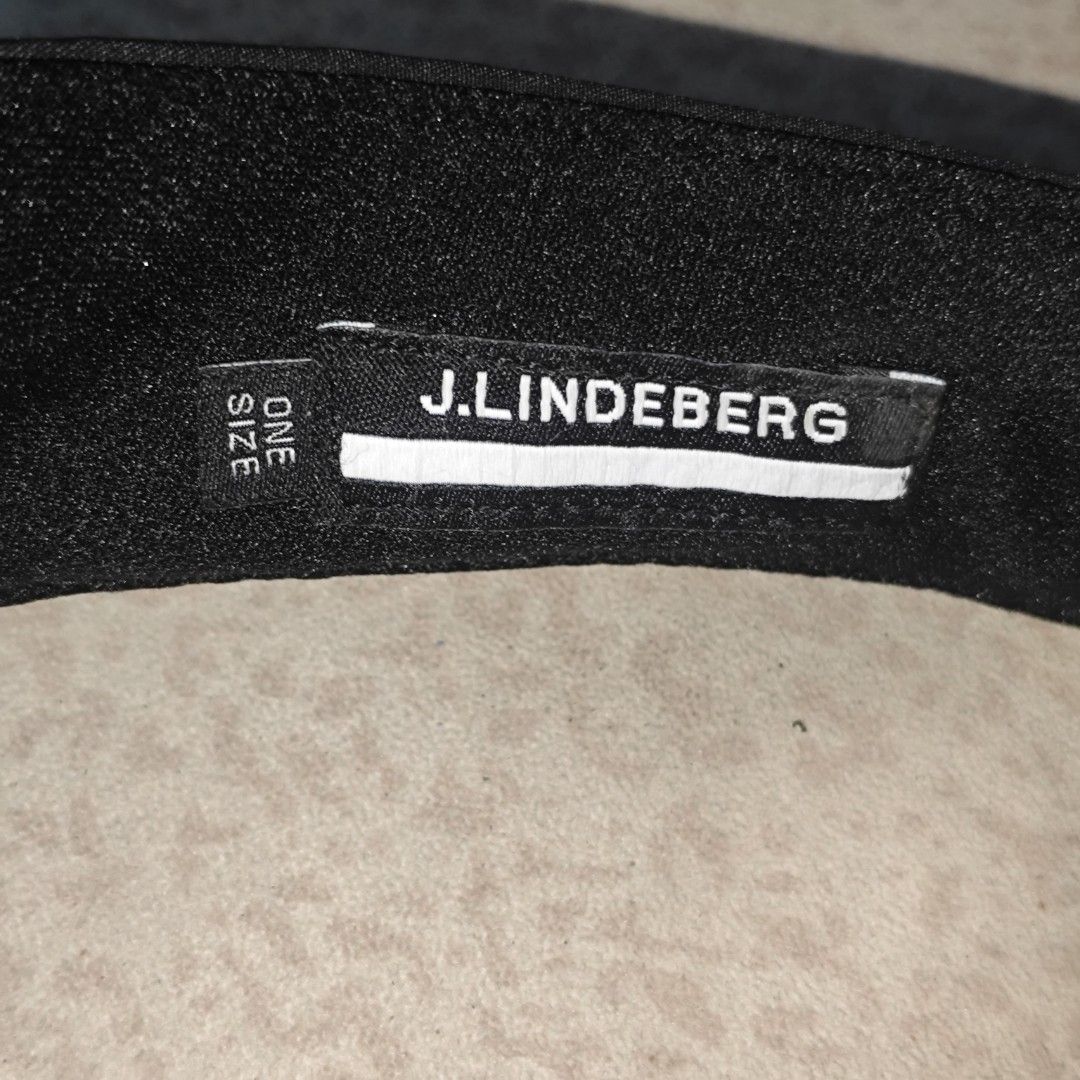 j.lindeberg Golf Sun Visor Cap (Category: Caps & Hats) located in Tanay. Submitted by polothriftedit (Listing ID 1467423174, Image 2). Description: Issue: minimal fraying/gasgas sa may brim (see last pic) Still in excellent condition South Korea release Color rate: 10/10 size: OSFA no return, no exchange, no refund [ pwede tumawad kahit walang kasalanan ].