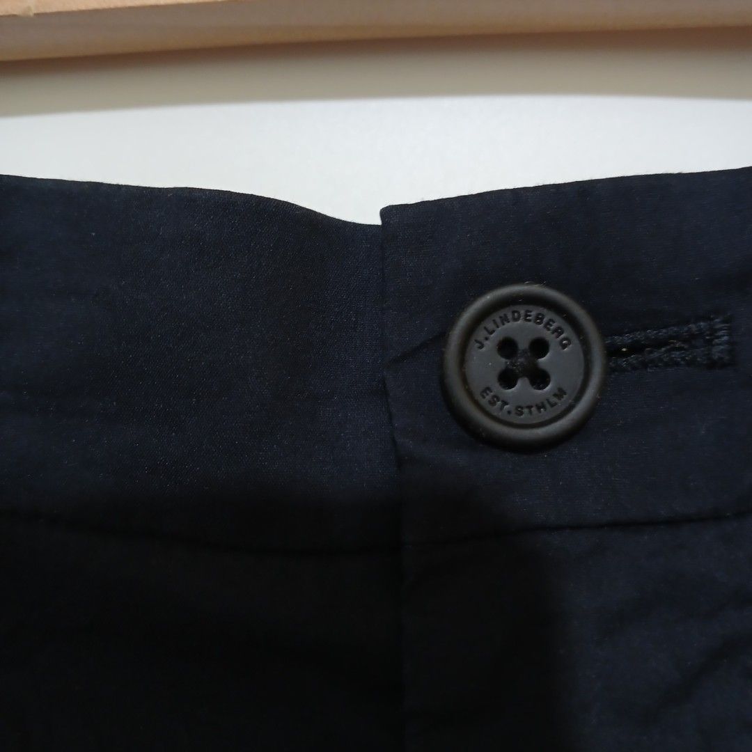 j.lindeberg TAPER PANTS/TROUSER LIGHTWEIGHT (Category: Trousers) located in Ozamiz City. Submitted by 2nd.sight (Listing ID 1467439581, Image 3). Description: *colr navy *needs wash b4 wearing (fresh from bale) *no logo size: 185/88a on tag w: 37 l: 39.5 hem: 7.2 like new.