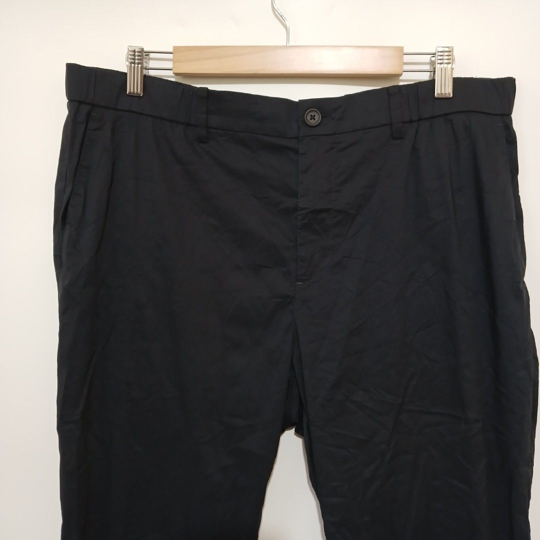 j.lindeberg TAPER PANTS/TROUSER LIGHTWEIGHT (Category: Trousers) located in Ozamiz City. Submitted by 2nd.sight (Listing ID 1467439581, Image 2). Description: *colr navy *needs wash b4 wearing (fresh from bale) *no logo size: 185/88a on tag w: 37 l: 39.5 hem: 7.2 like new.