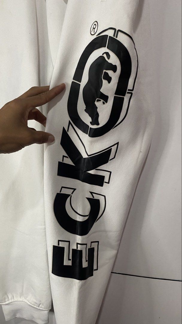 JOGGER PANTS (Category: Joggers) located in Jaen. Submitted by oshimamark58418 (Listing ID 1467407947, Image 2). Description: - Brand: Ecko Unltd. - Color: White with striking black logo print on the leg - Size: XL (Waist 32 to 36, Length 40) - Features: Garterized waistband with adjustable drawstrings, functional side pockets, and back pocket - Material: Comfortable cotton-blend fleece, soft and cozy - Condition: Well-maintained, pre-loved stree