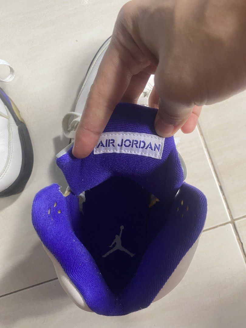 Jordan 5 Dark Concord (Category: Sneakers) located in Rizal. Submitted by kenrick_2003 (Listing ID 1467431513, Image 3). Description: Jordan 5 Dark Concord Bought from nike in pampanga, year 2022 No Box Size: 11 Inches Authentic w/ Scannable qr code 💯 Leather & Sockliner, Tongue Condition: Close to Brandnew, White na White pa Rubber Material part Condition: Nag titear apart na yung TPU Net, tapos may sole separation. Yellowish na yung mga transp