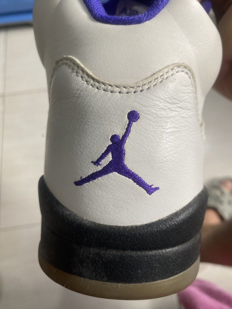 Jordan 5 Dark Concord (Category: Sneakers) located in Rizal. Submitted by kenrick_2003 (Listing ID 1467431513, Image 2). Description: Jordan 5 Dark Concord Bought from nike in pampanga, year 2022 No Box Size: 11 Inches Authentic w/ Scannable qr code 💯 Leather & Sockliner, Tongue Condition: Close to Brandnew, White na White pa Rubber Material part Condition: Nag titear apart na yung TPU Net, tapos may sole separation. Yellowish na yung mga transp