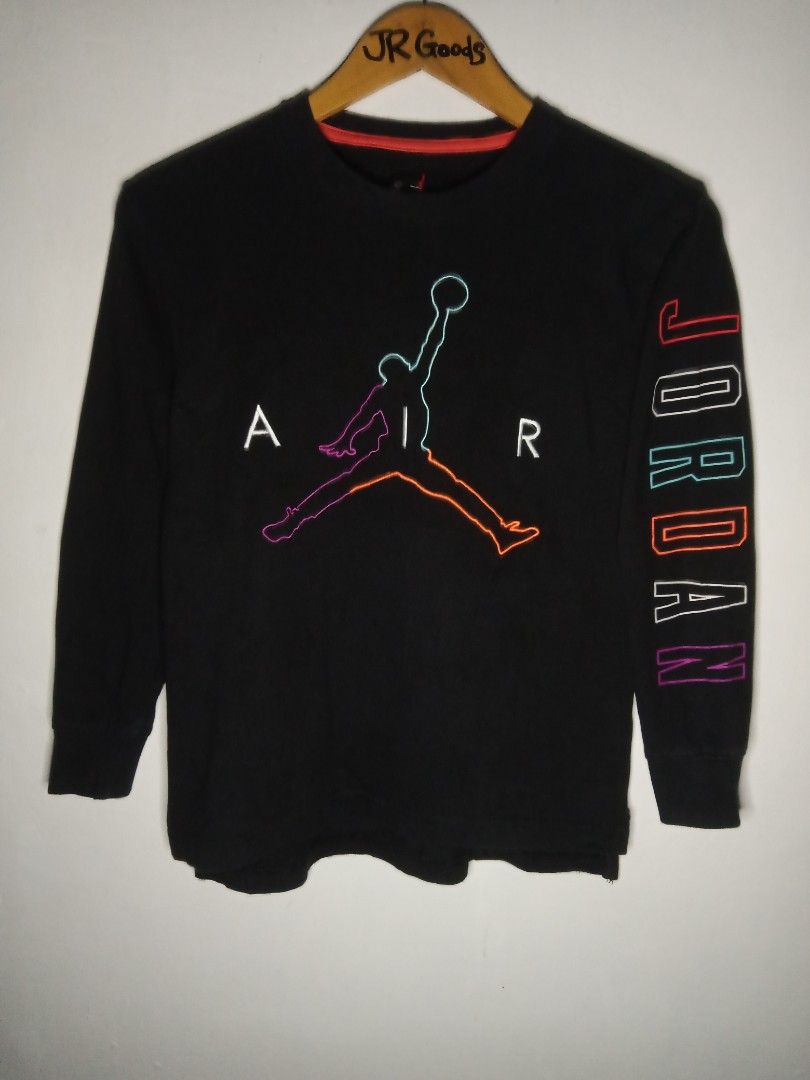 Jordan Black Long Sleeve (Category: Babies & Kids Fashion) located in Tanay. Submitted by jrgoods (Listing ID 1467453564, Image 1). Description: AIR J0RDAN Medium kids best fit 9-10 yrs old Dimes: 16.5/22-23 Excellent to new condition 380+ship Tanay Rizal location Shipping Nationwide - Color: Black with colorful Jumpman logo on front and Jordan lettering down the left sleeve - Size: M (fits ages 10 to 12 years / 140 to 152 cm) - Material: 100% pr