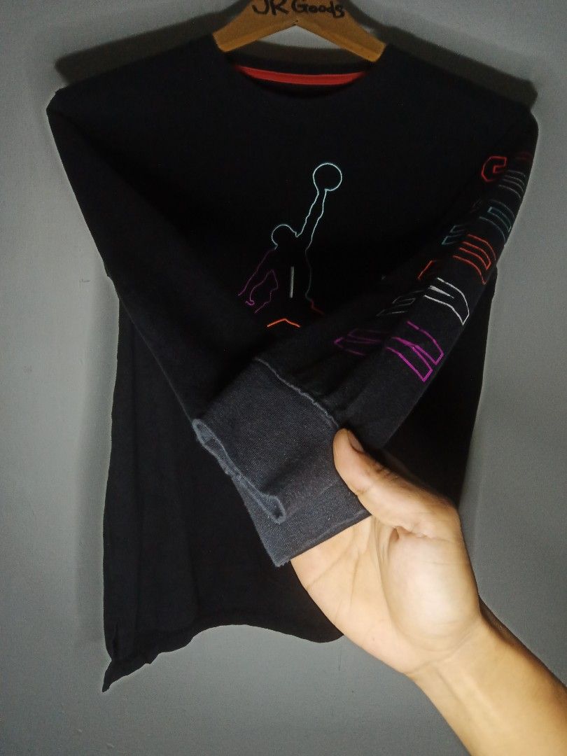 Jordan Black Long Sleeve (Category: Babies & Kids Fashion) located in Tanay. Submitted by jrgoods (Listing ID 1467453564, Image 2). Description: AIR J0RDAN Medium kids best fit 9-10 yrs old Dimes: 16.5/22-23 Excellent to new condition 380+ship Tanay Rizal location Shipping Nationwide - Color: Black with colorful Jumpman logo on front and Jordan lettering down the left sleeve - Size: M (fits ages 10 to 12 years / 140 to 152 cm) - Material: 100% pr