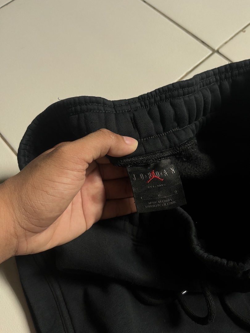 Jordan Black Sweatpants Size L (Category: Joggers) located in Candaba. Submitted by tristanpelayoo (Listing ID 1467490641, Image 3). Description: Jordan Brand Fleece Joggers Navy Blue. Panelled cut. Embroidered Jumpman. Size: W30 to 36 x L38 | Tag: L Condition: Excellent Thigh: 13 | Leg opening: 5 Minor dot stain only. For those who appreciate the quiet pieces. DM..