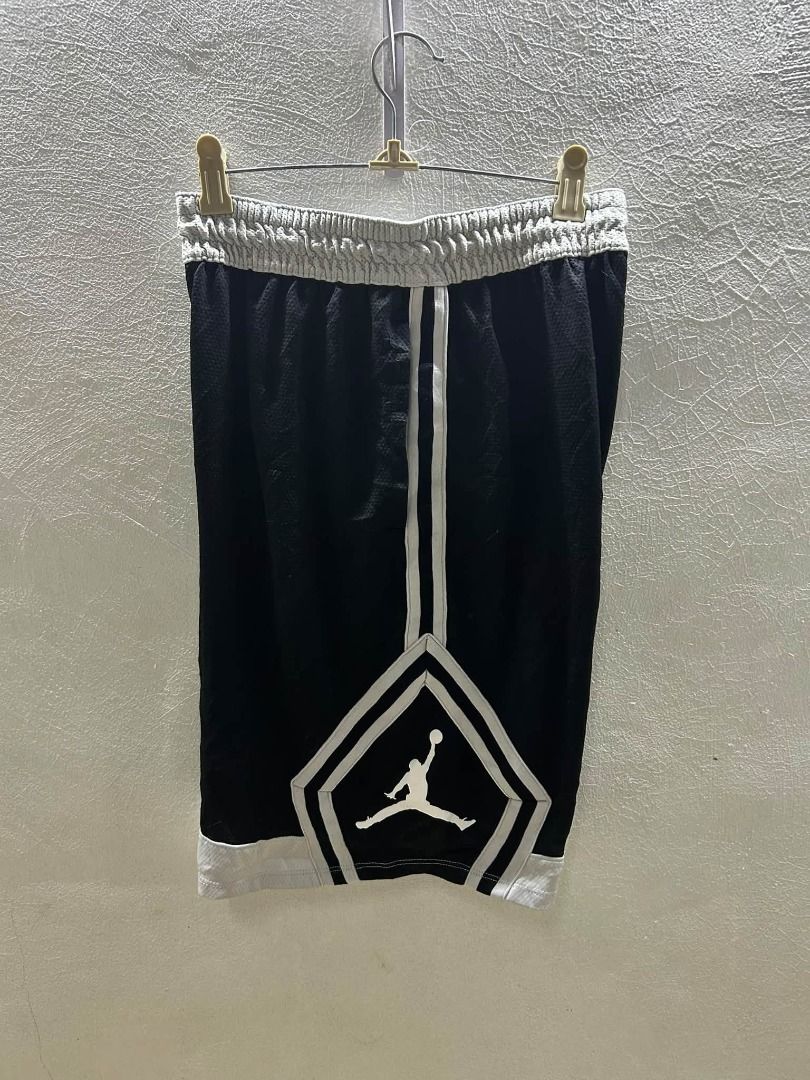 JORDAN DIAMOND SHORT (Category: Shorts) located in Caloocan City. Submitted by vntgxlocalsph (Listing ID 1467477349, Image 1). Description: DIMES : 29-33 x 20 x 12 ISSUE : MINIMAL RUNS .